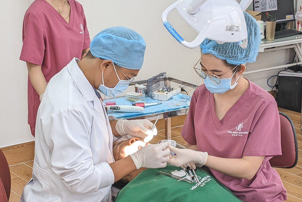 Finding the Top Dental Clinic for Implants near you